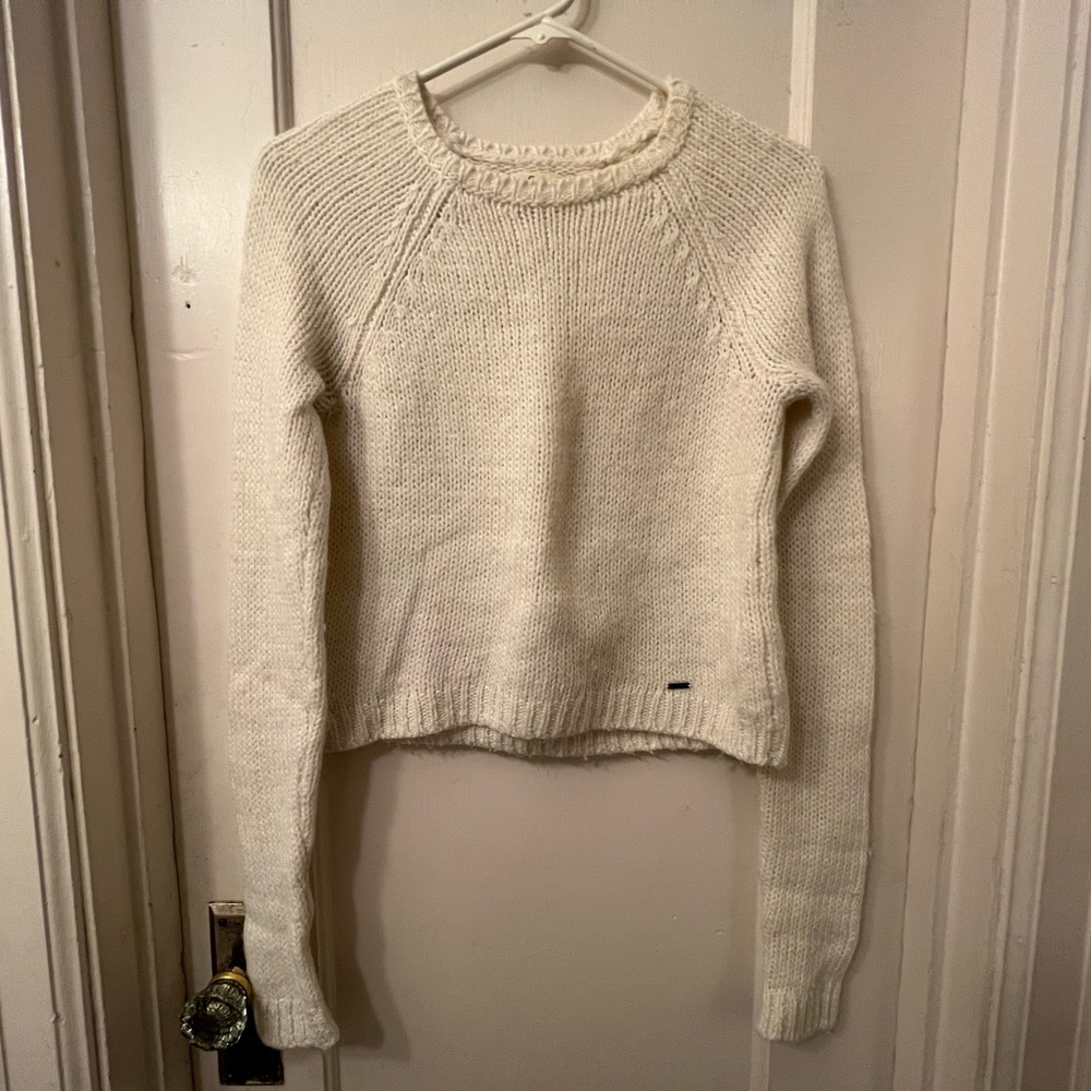 Hollister cream sweater size: extra small